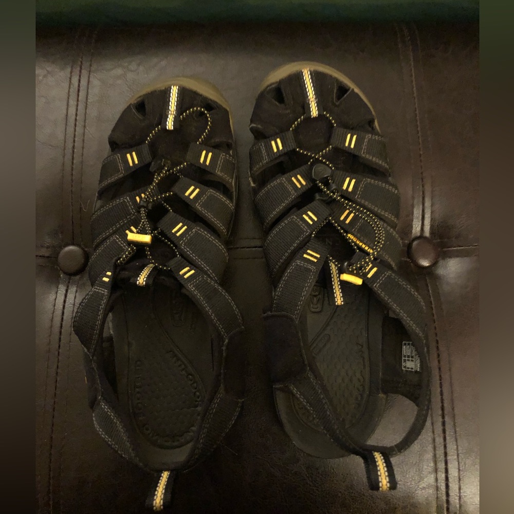 Keen Women’s Whisper Hiking Sandals- Used- Size 9 1/2
